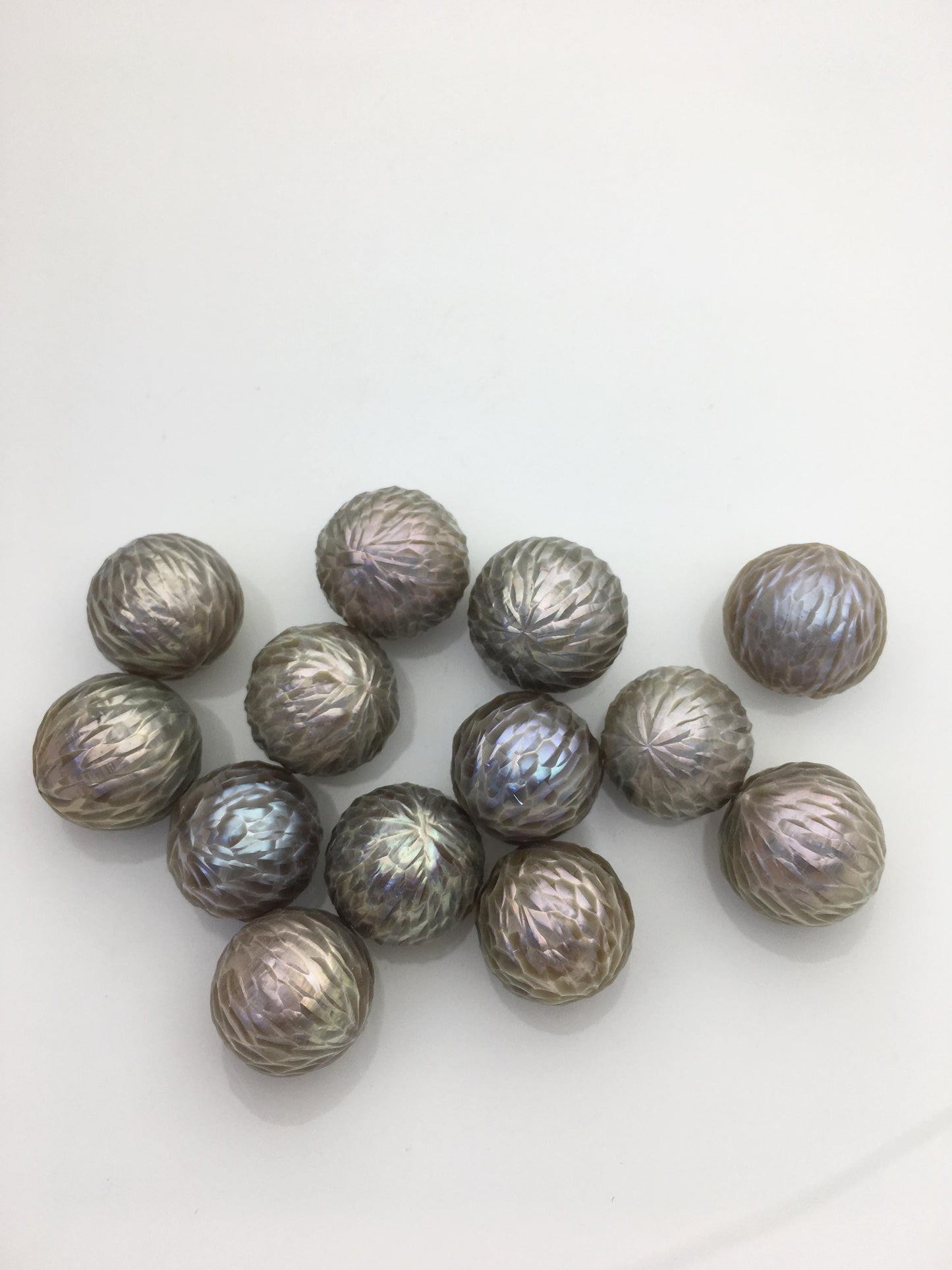 1pc AAA 14-15mm gray round Carved Freshwater Pearl - no hole - Hand Carved - CAC-T20