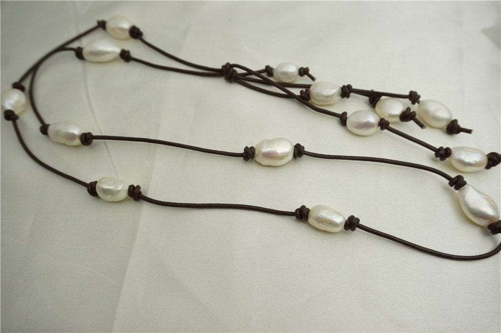 Long Freshwater Pearl and Leather Lariat Necklace,white pearl necklace brown Leather Pearl necklace,Leather baroque pearl necklace,Le1-005