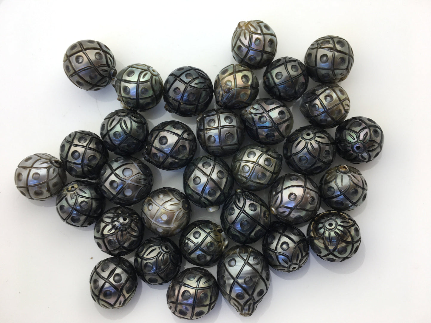 1pc 12/13/14mm Oval Pineapple Carved Tahitian Pearl - Hand Carved - Tattoo Tahitian Pearls, carved pearls, flower designs,CAC-FLW-9-7