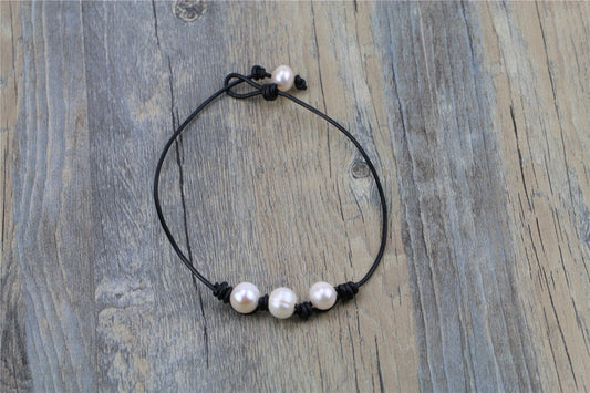 THREE pearls necklace,Leather Pearl Choker, Pearl Leather Necklace, White Freshwater pearl, Birthday, Black Leather Pearl necklace,Le3-026