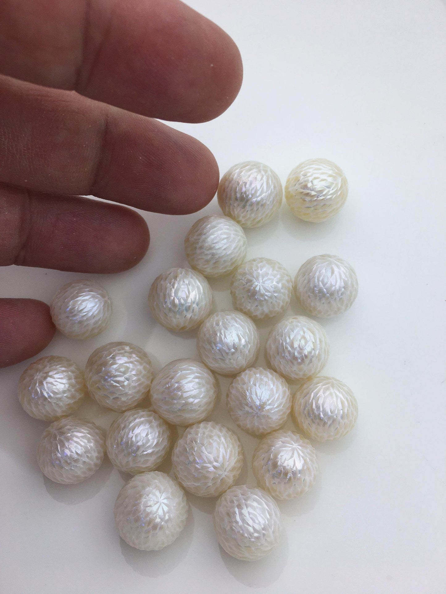 Shine!1pc AAA 11-16mm White Round Carved Freshwater Pearl - no hole - Hand Carved - CAC-FLW-8-1