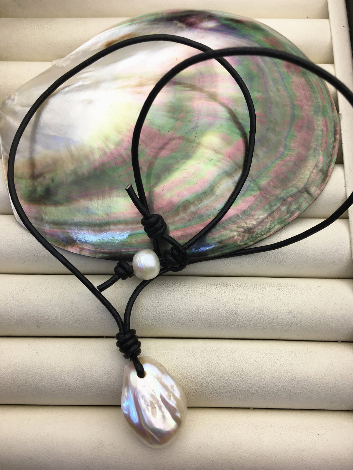 Very Big White Baroque Pearl Necklace,Rare pearl and leather jewelry,leather necklace,Le1-022