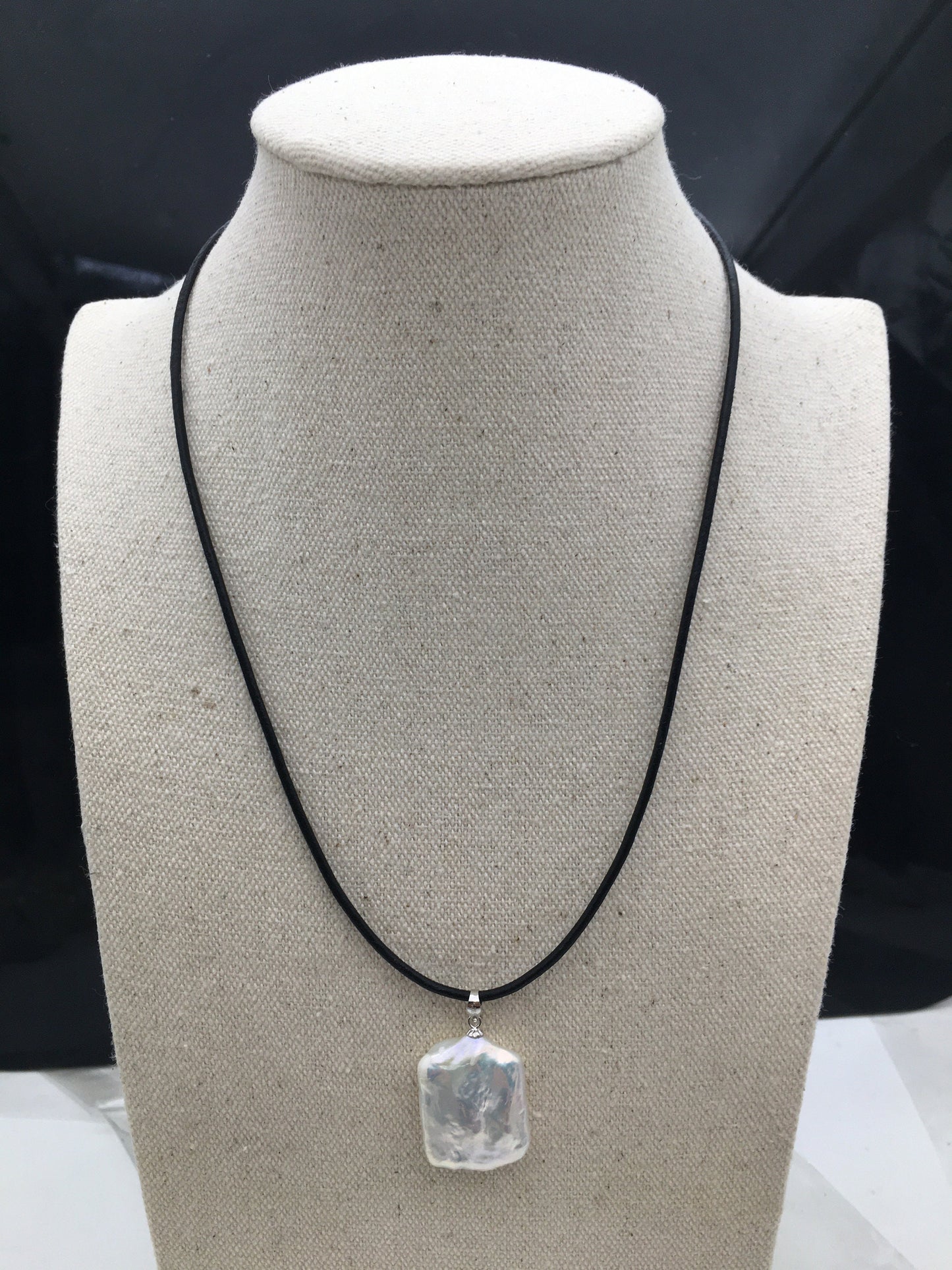 White Big Baroque Pearl necklace,Pearl Leather Necklace,White Freshwater pearl,Black Leather Pearl necklace,Le1-098