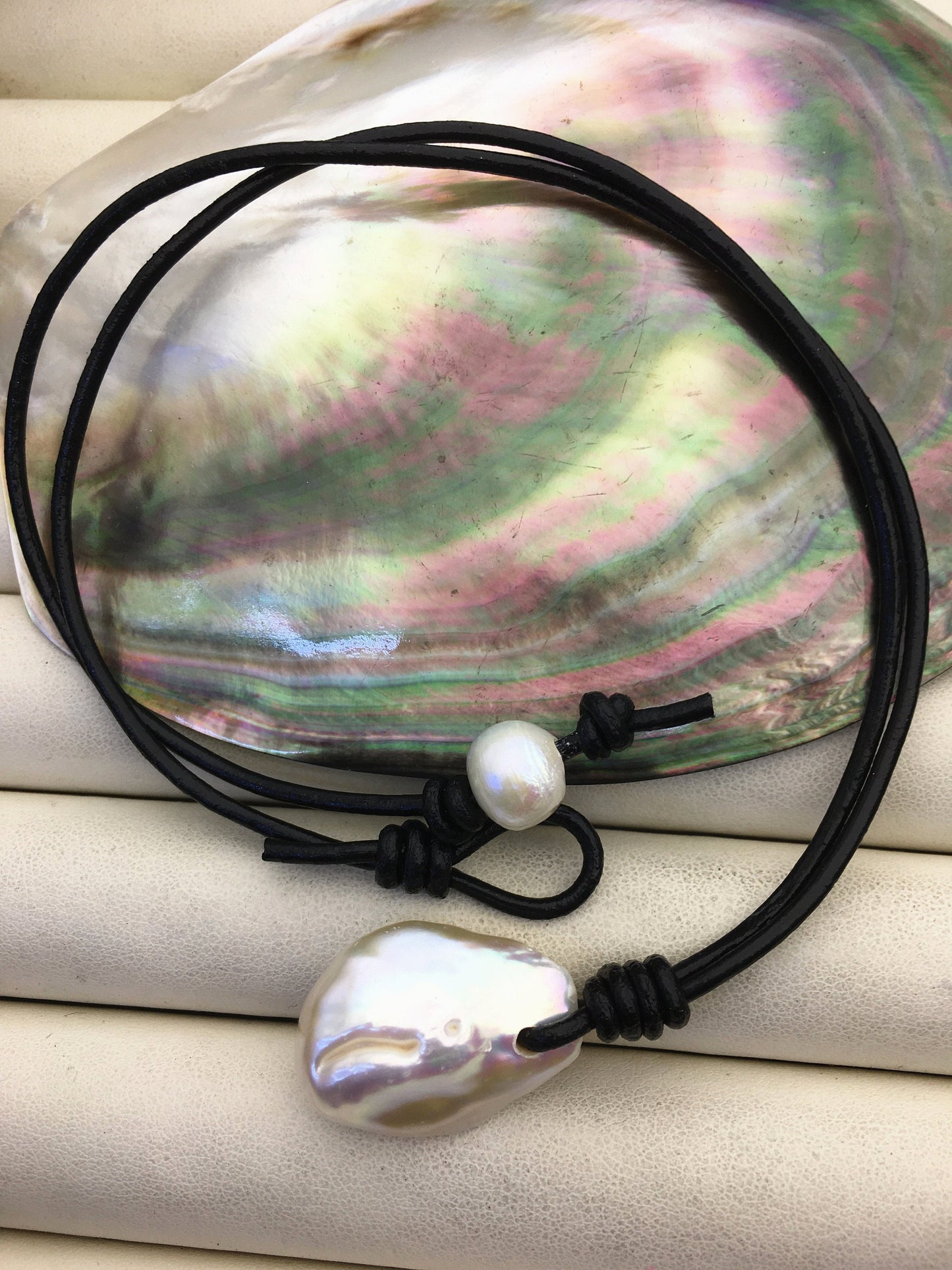 Very Big White Baroque Pearl Necklace,Rare pearl and leather jewelry,leather necklace,Le1-022