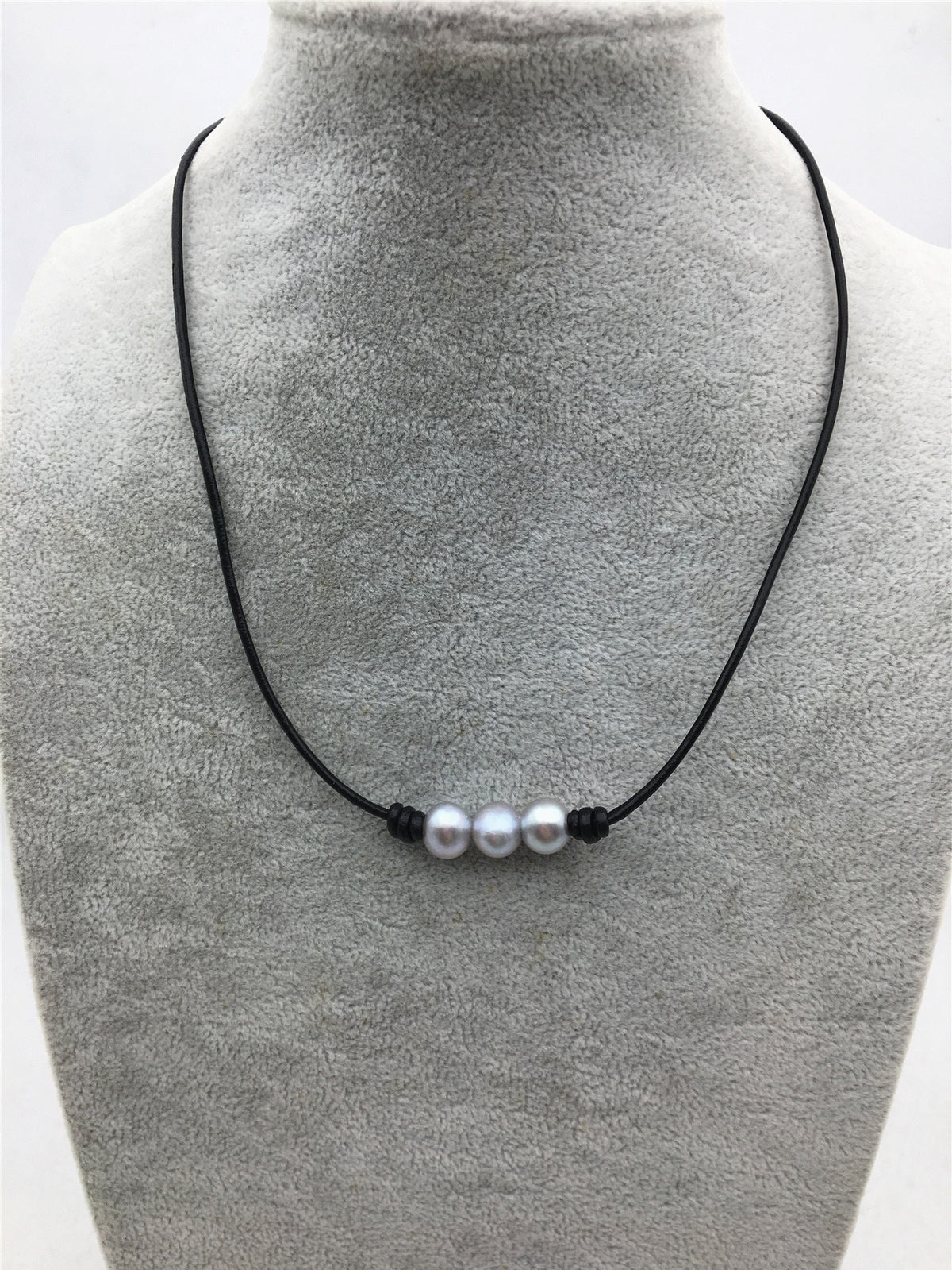 3 gray pearl Leather Pearls choker necklace- near round pearl - Genuine freshwater pearl - Brown Tan Real leather - Le5-042