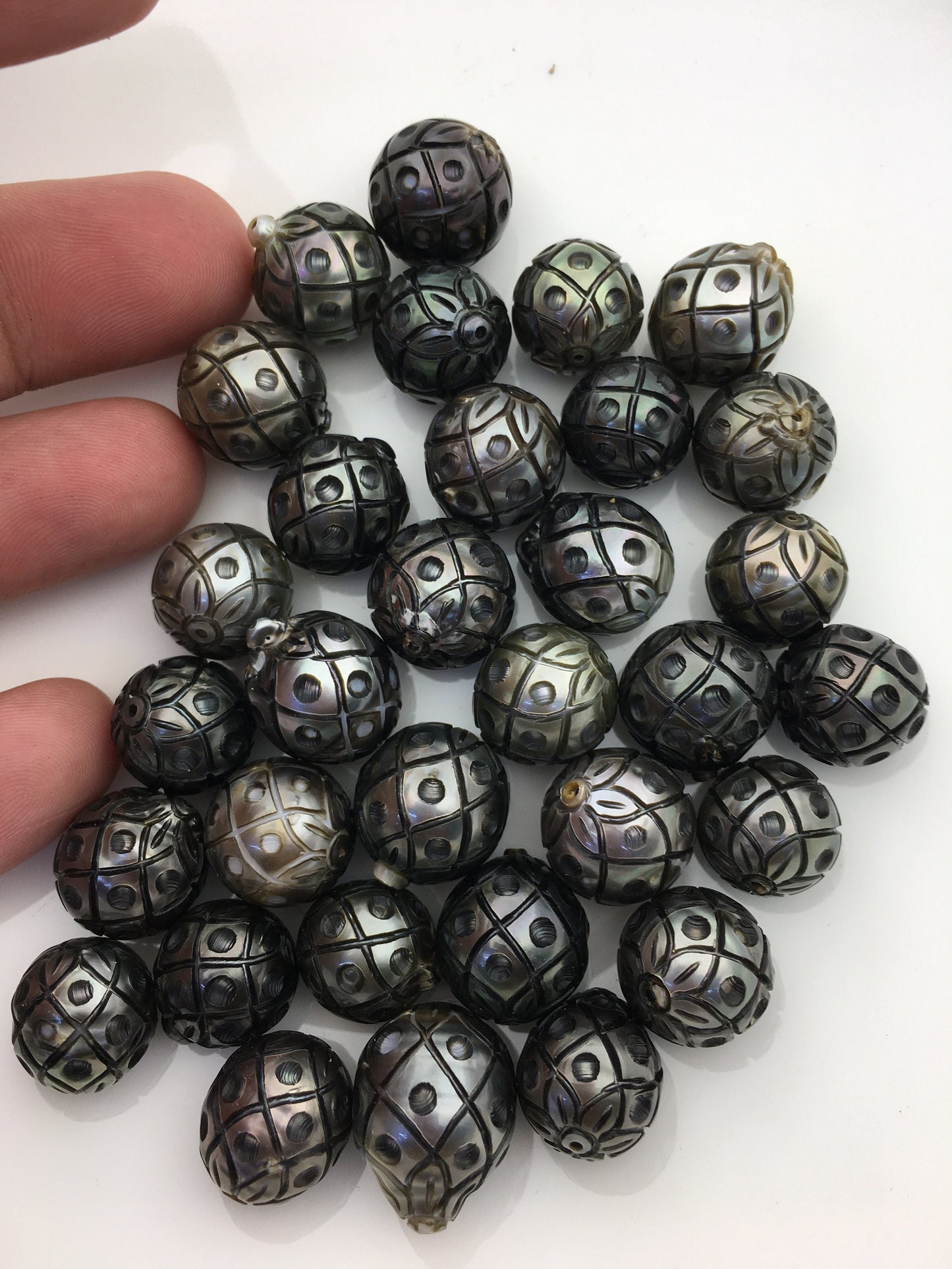 1pc 12/13/14mm Oval Pineapple Carved Tahitian Pearl - Hand Carved - Tattoo Tahitian Pearls, carved pearls, flower designs,CAC-FLW-9-7