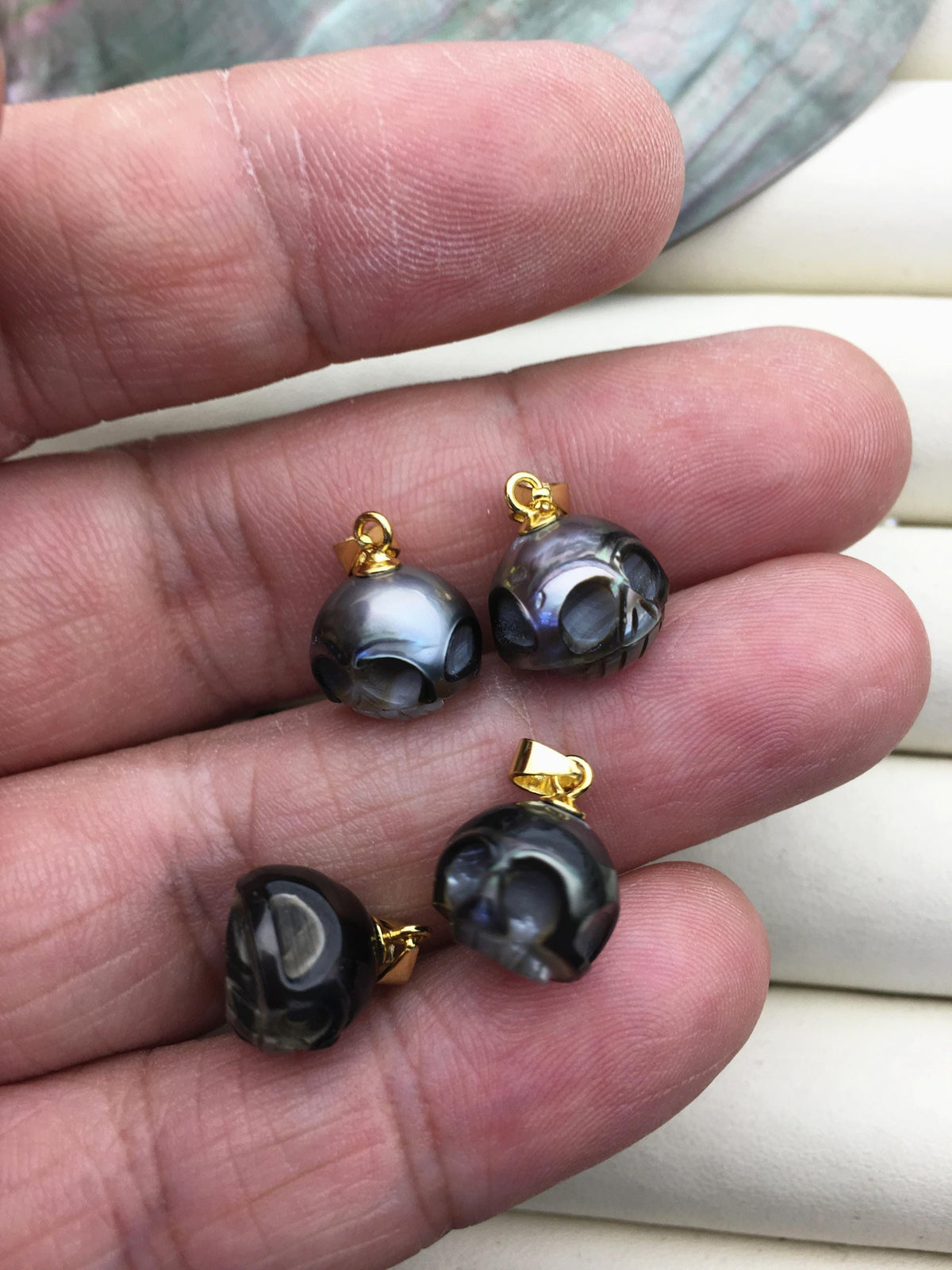 1pc 10-12mm Natural Color HandMade Carved Skull Tahitian Sea Pearl Beads For necklace pendant earrings,NC1-T2