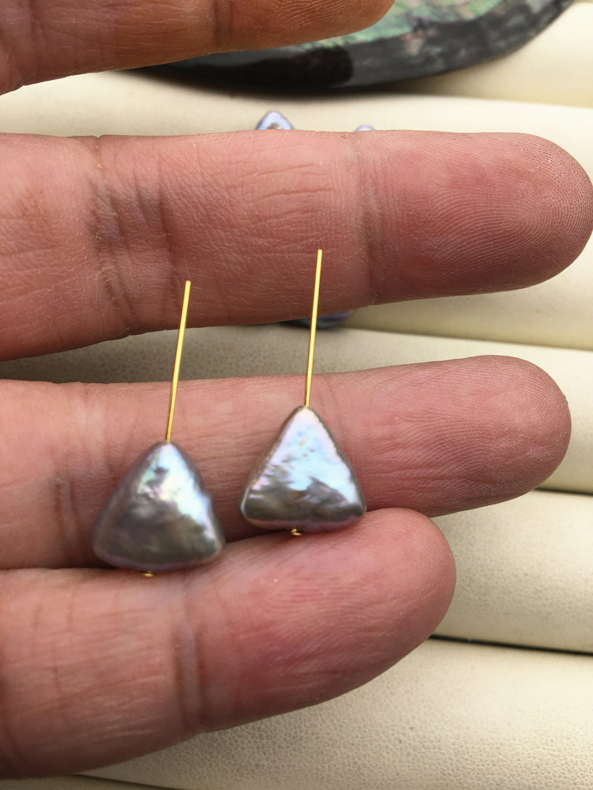 1 pair AA+ 11-12mm Gray Triangle Shape Freshwater Pearl White loose Beads Piar,wholesale,ZS-103-37-16