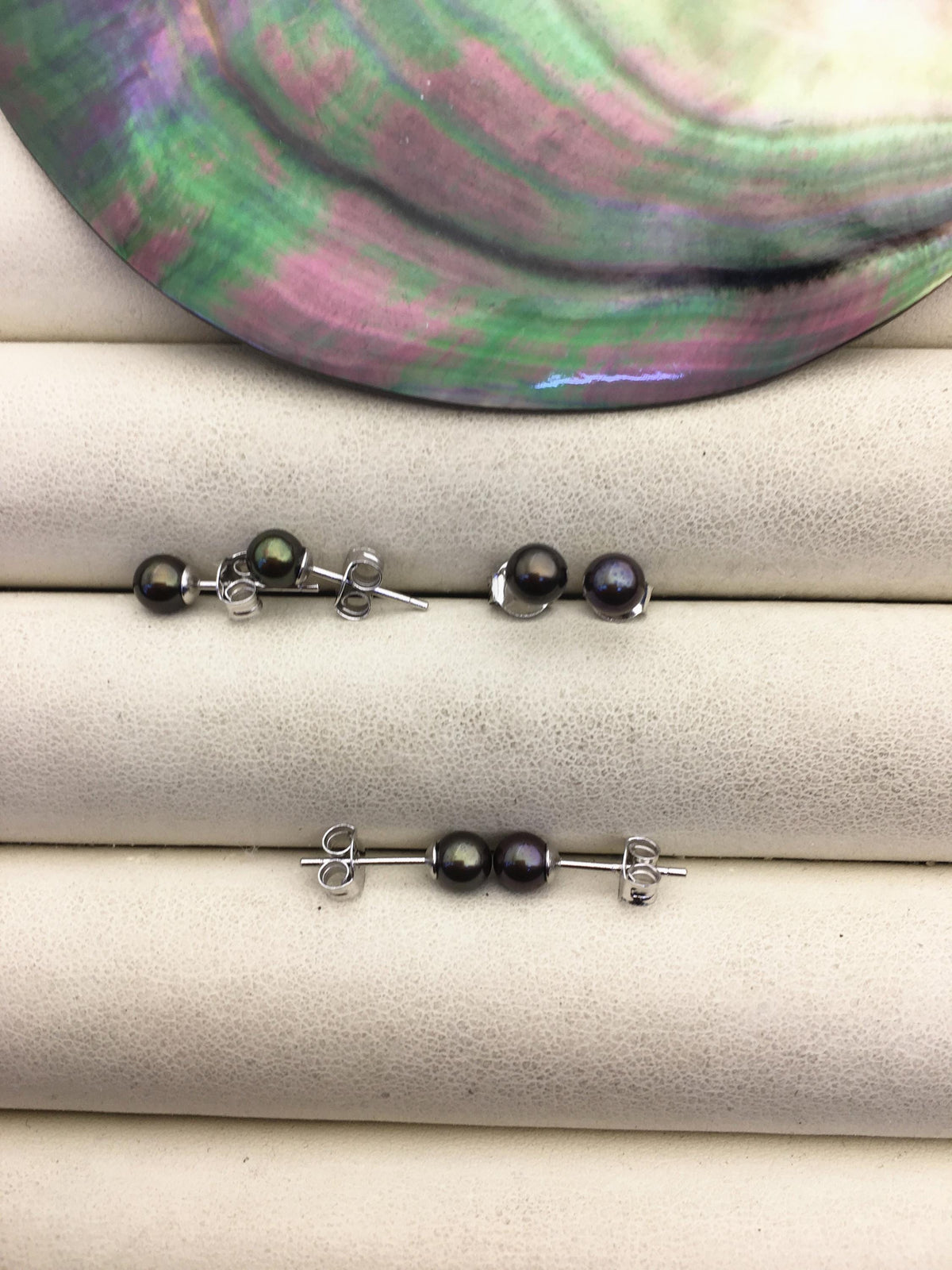 1 pair AAA 4-5mm Brown Round Pearl Stud Earrings,Sterling Silver,Wedding,classic pearl studs,SE1-T19