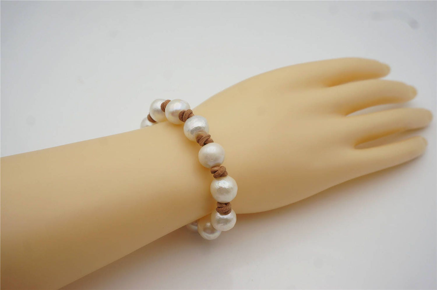 AA+ 11-12mm thick button round Pearls leather bracelet,white color pearl,Select leather color,Handmade Cuff,Le8-010
