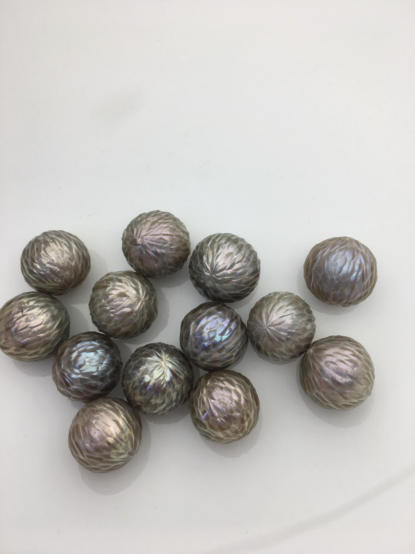 1pc AAA 14-15mm gray round Carved Freshwater Pearl - no hole - Hand Carved - CAC-T20