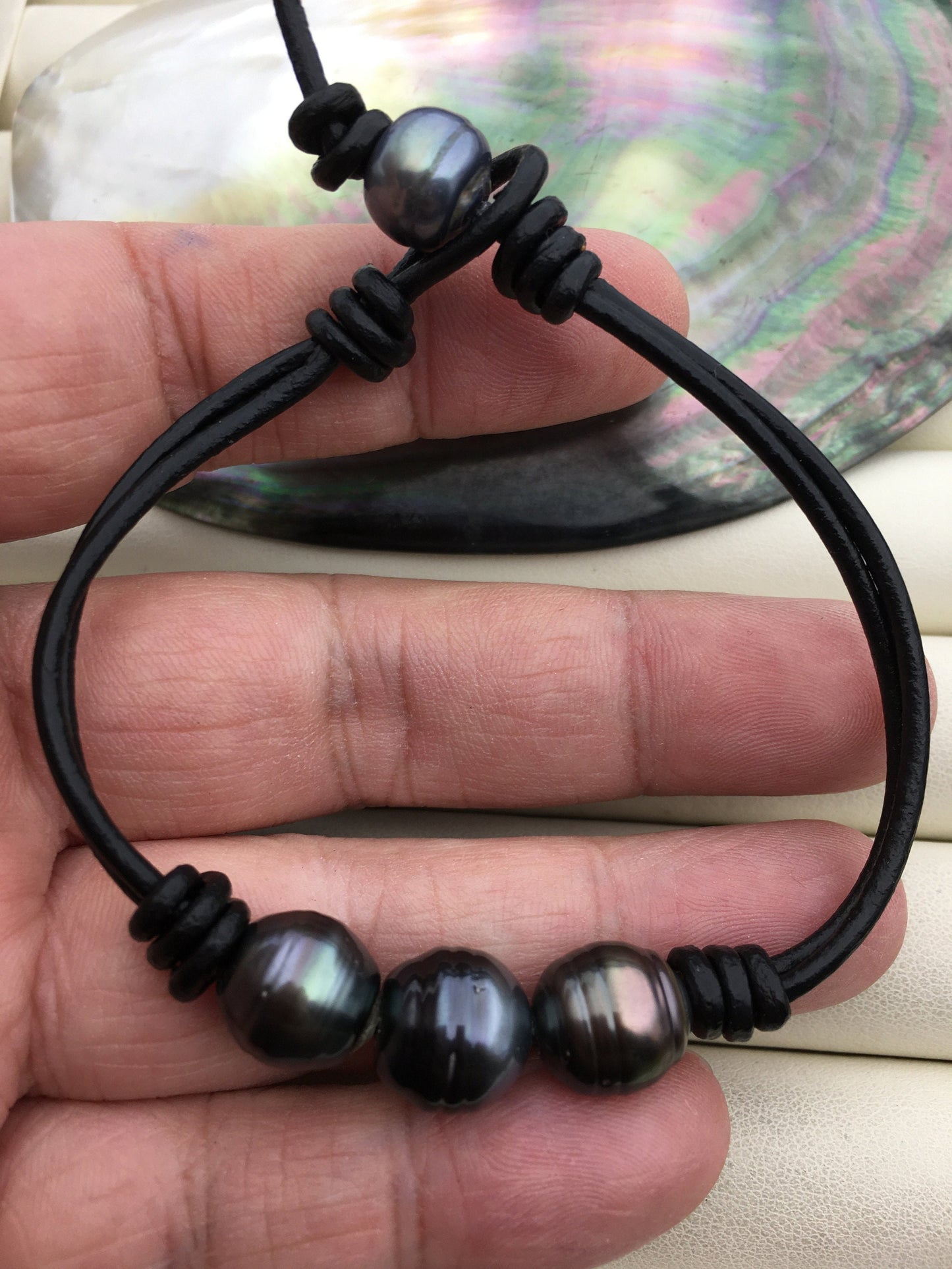 Big Three Drop Green Black Tahitian pearl Leather Cord bracelet,SELECT leather color, Pearl Leather bracelet,Le10-001