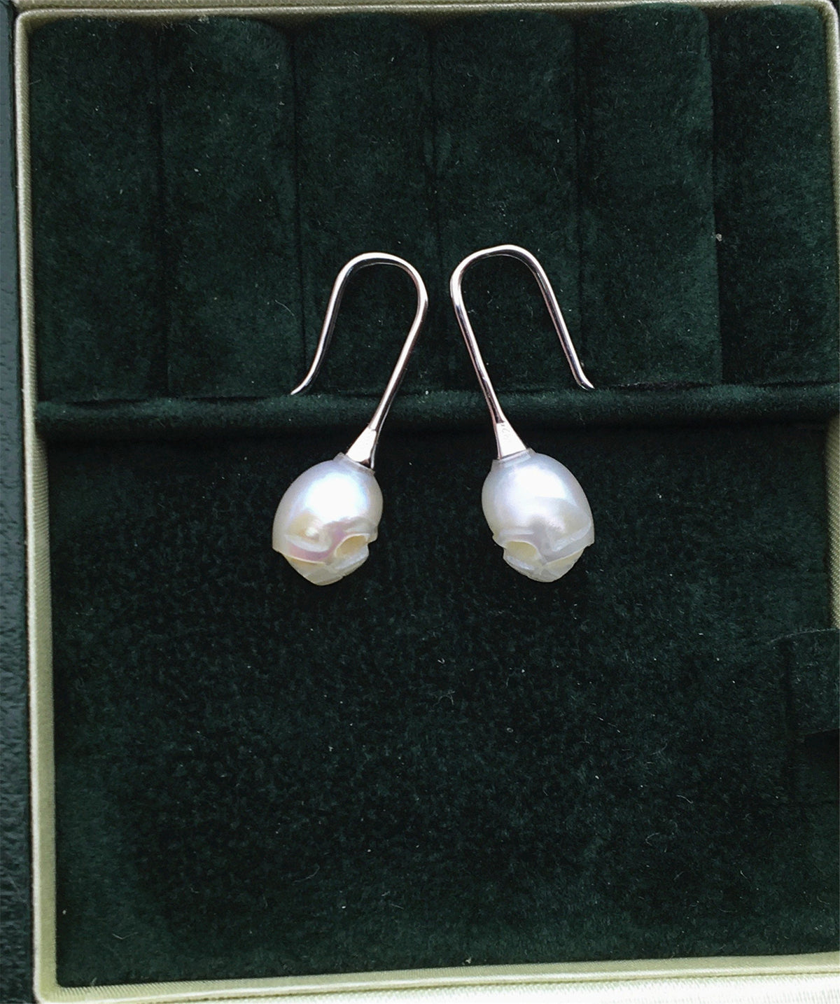 AAA 8mm white/Gray/Black HandMade Carved Skull Freshwater Pearl Dangle Earrings,Pearl Earrings for Women Girls,SE3-027-2