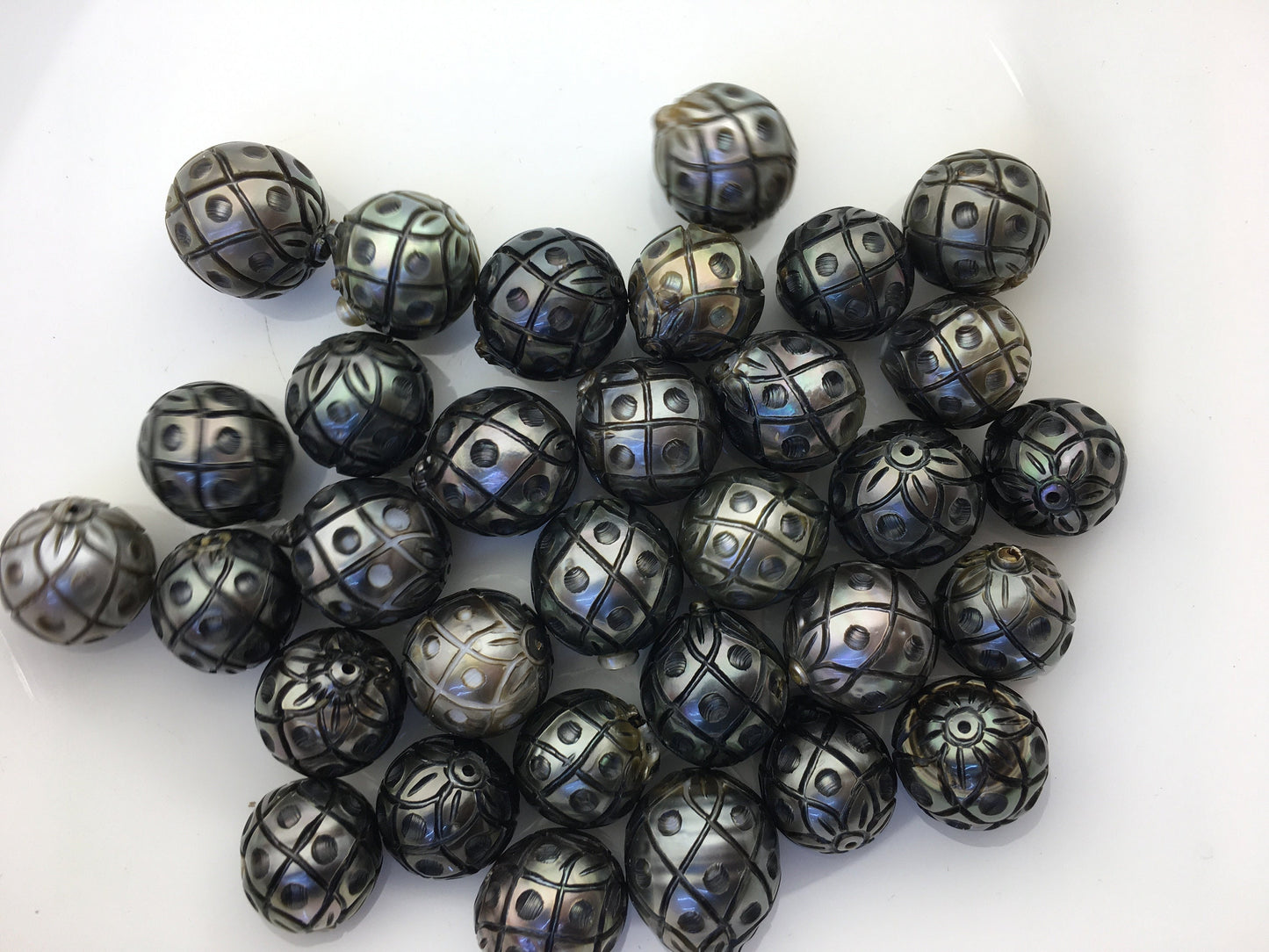 1pc 12/13/14mm Oval Pineapple Carved Tahitian Pearl - Hand Carved - Tattoo Tahitian Pearls, carved pearls, flower designs,CAC-FLW-9-7