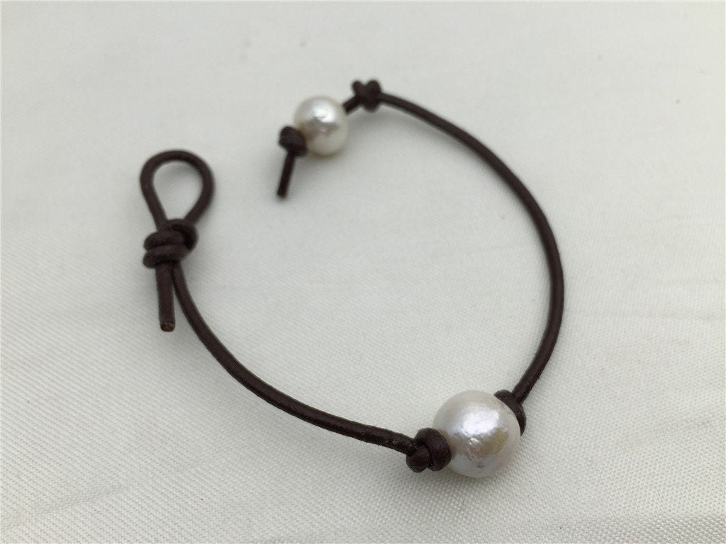 Leather Pearl bracelet,High Luster pearl, Pearl Leather bracelet, White Freshwater pearl, Black Leather Pearl bracelet, BROWN,Le7-053