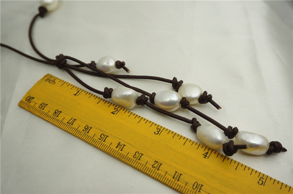 Long Freshwater Pearl and Leather Lariat Necklace,white pearl necklace brown Leather Pearl necklace,Leather baroque pearl necklace,Le1-005