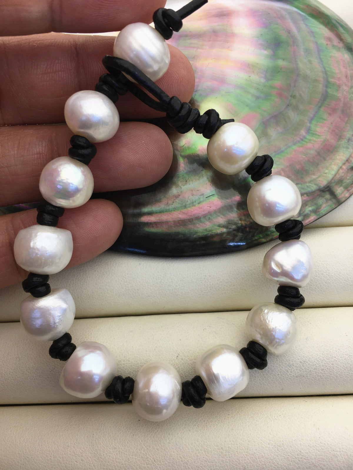 12-13mm white big pearl leather bracelet- Leather Pearls Bracelet - Real leather - Le7-005