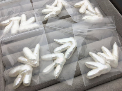 1 pair AAA 25x25mm White Paw Shape Freshwater Pearl loose Beads Pair,wholesale,ZS-103-33