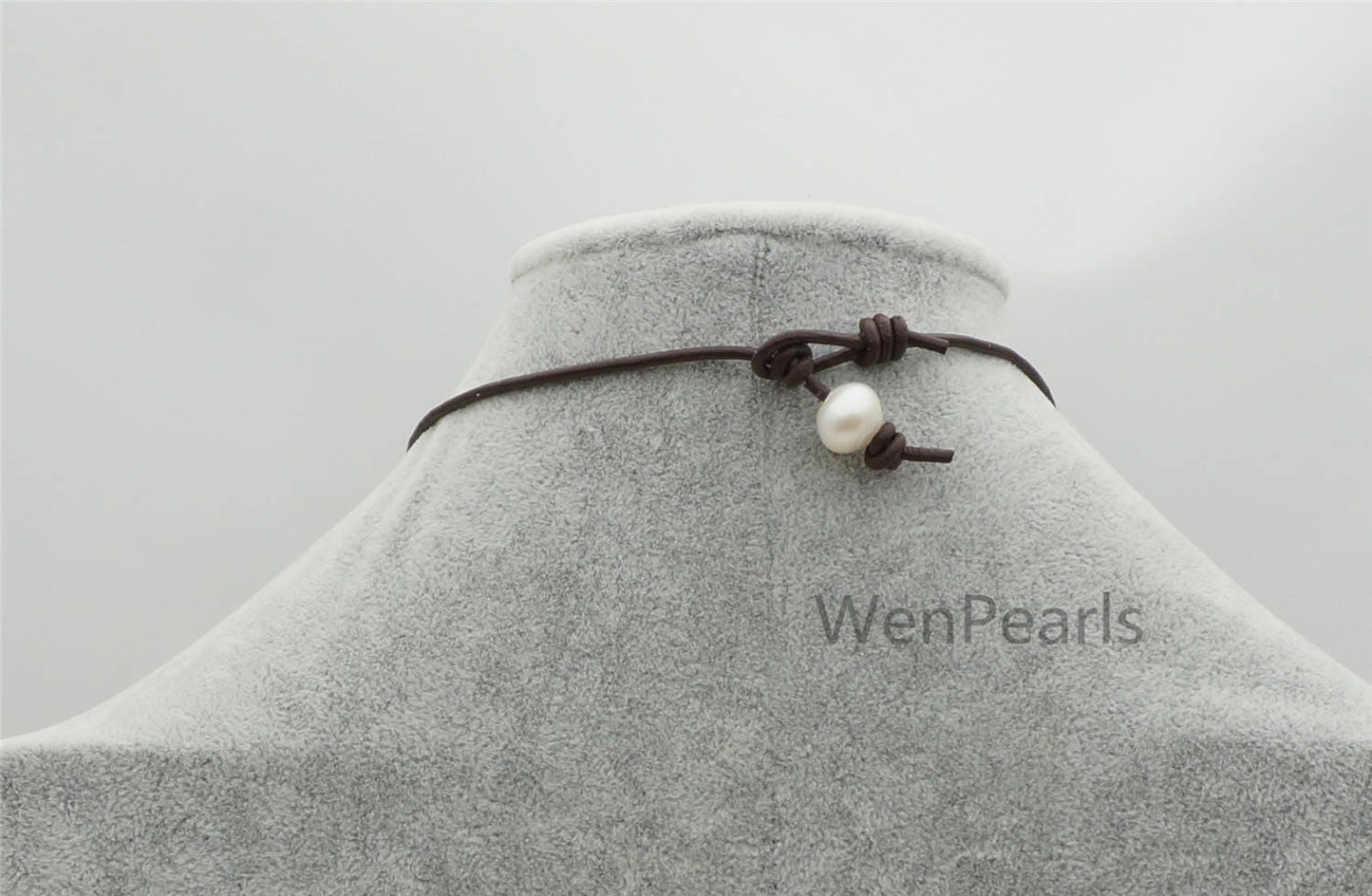 Big white pearl leather drop necklace,Pearl and Leather Lariat Necklace,Leather Pearl necklace,Le4-107