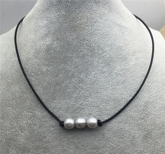 Three gray round pearl necklace, Leather Pearl Choker, Pearl Leather Necklace, White Freshwater pearl,LIGHT BROWN,Le1-074