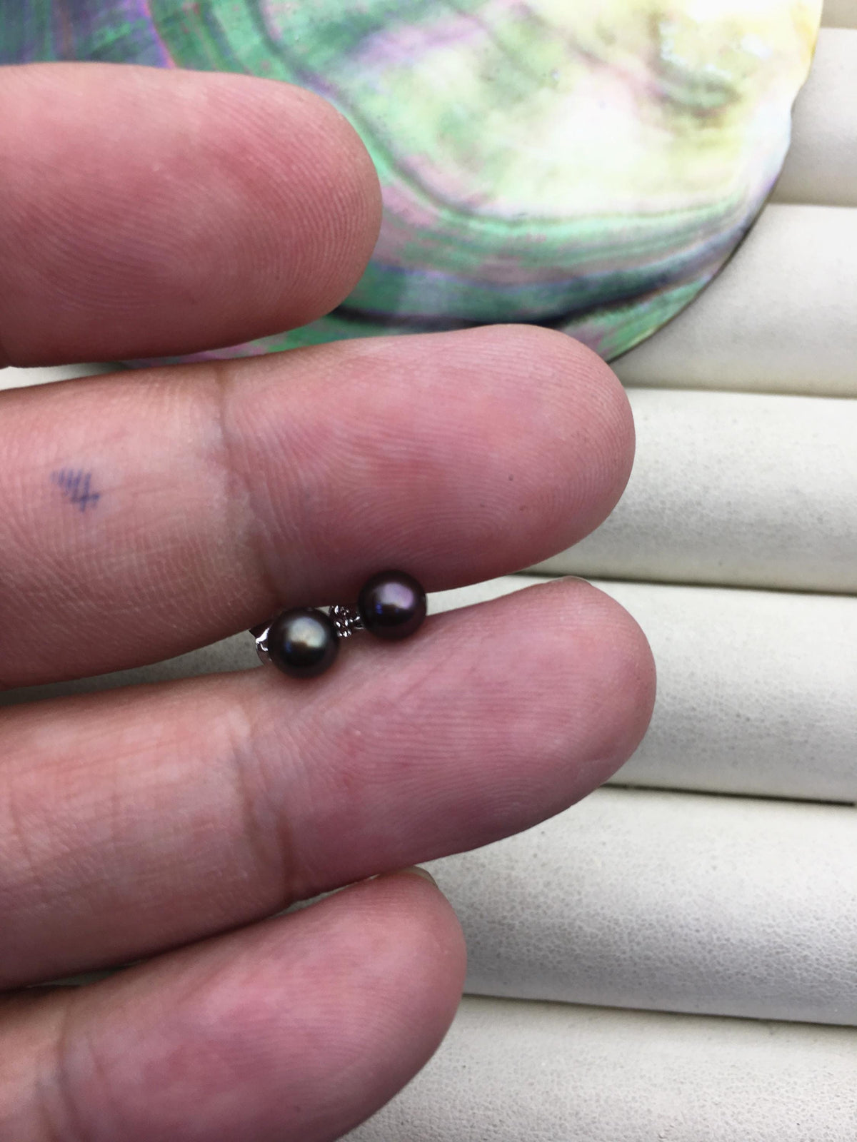 1 pair AAA 4-5mm Brown Round Pearl Stud Earrings,Sterling Silver,Wedding,classic pearl studs,SE1-T19