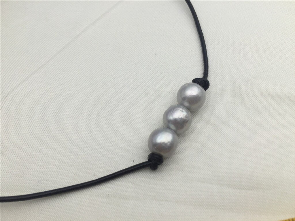 Three gray round pearl necklace, Leather Pearl Choker, Pearl Leather Necklace, White Freshwater pearl,LIGHT BROWN,Le1-074