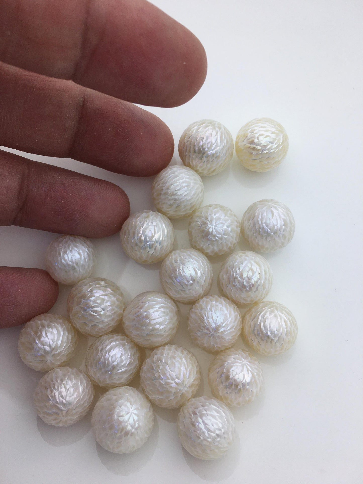 Shine!1pc AAA 11-16mm White Round Carved Freshwater Pearl - no hole - Hand Carved - CAC-FLW-8-1