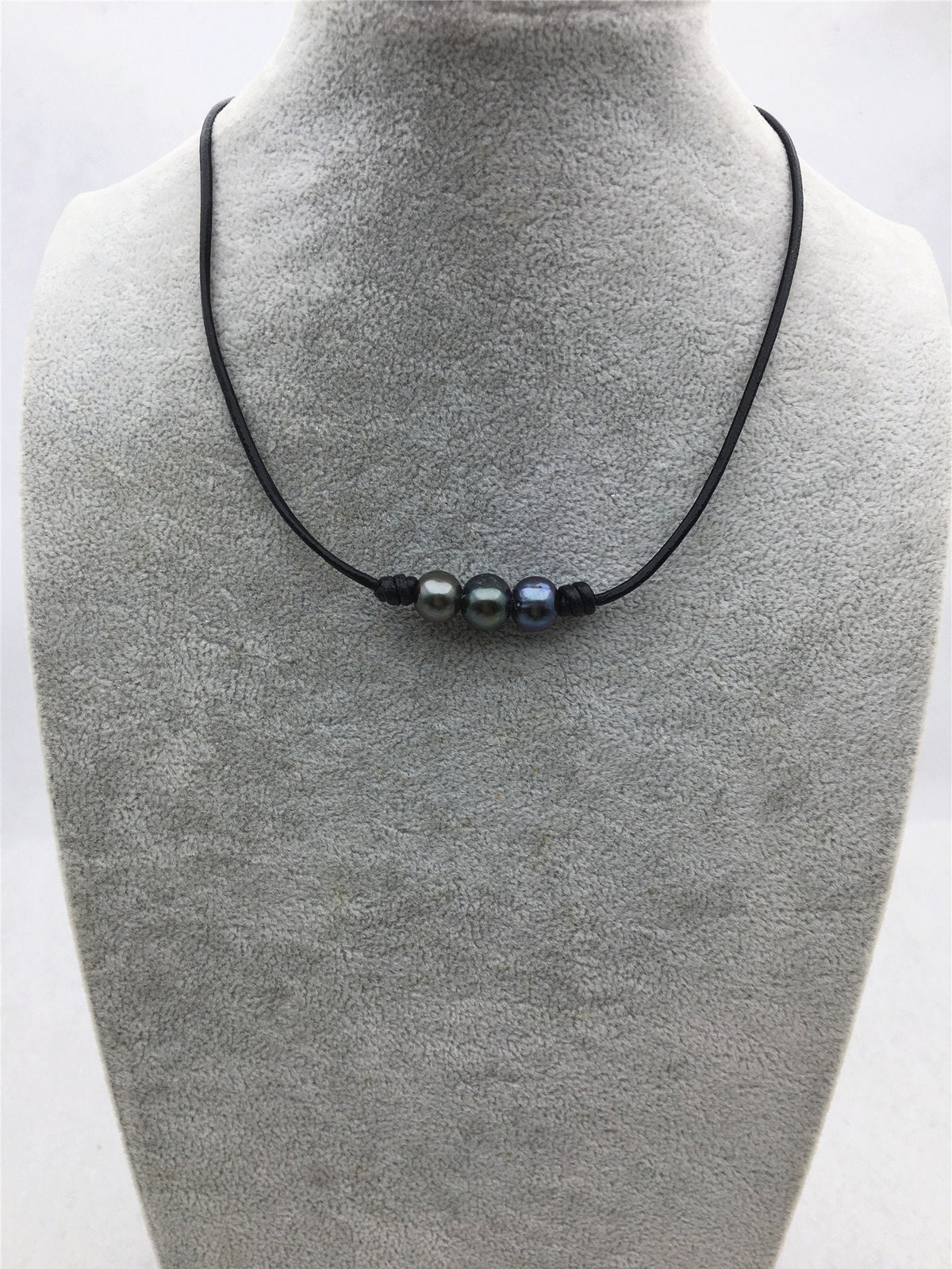 Three 10mm black pearl Leather Pearls choker Necklalce - near round pearl - Genuine freshwater pearl - Brown Tan Real leather - Le5-039