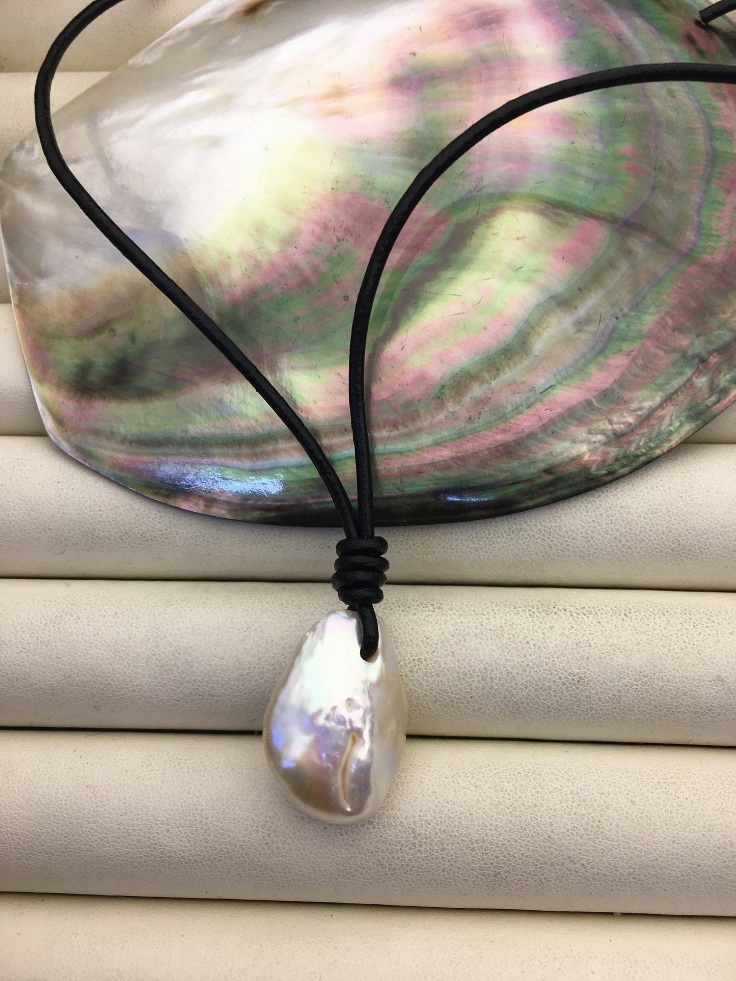 Very Big White Baroque Pearl Necklace,Rare pearl and leather jewelry,leather necklace,Le1-022