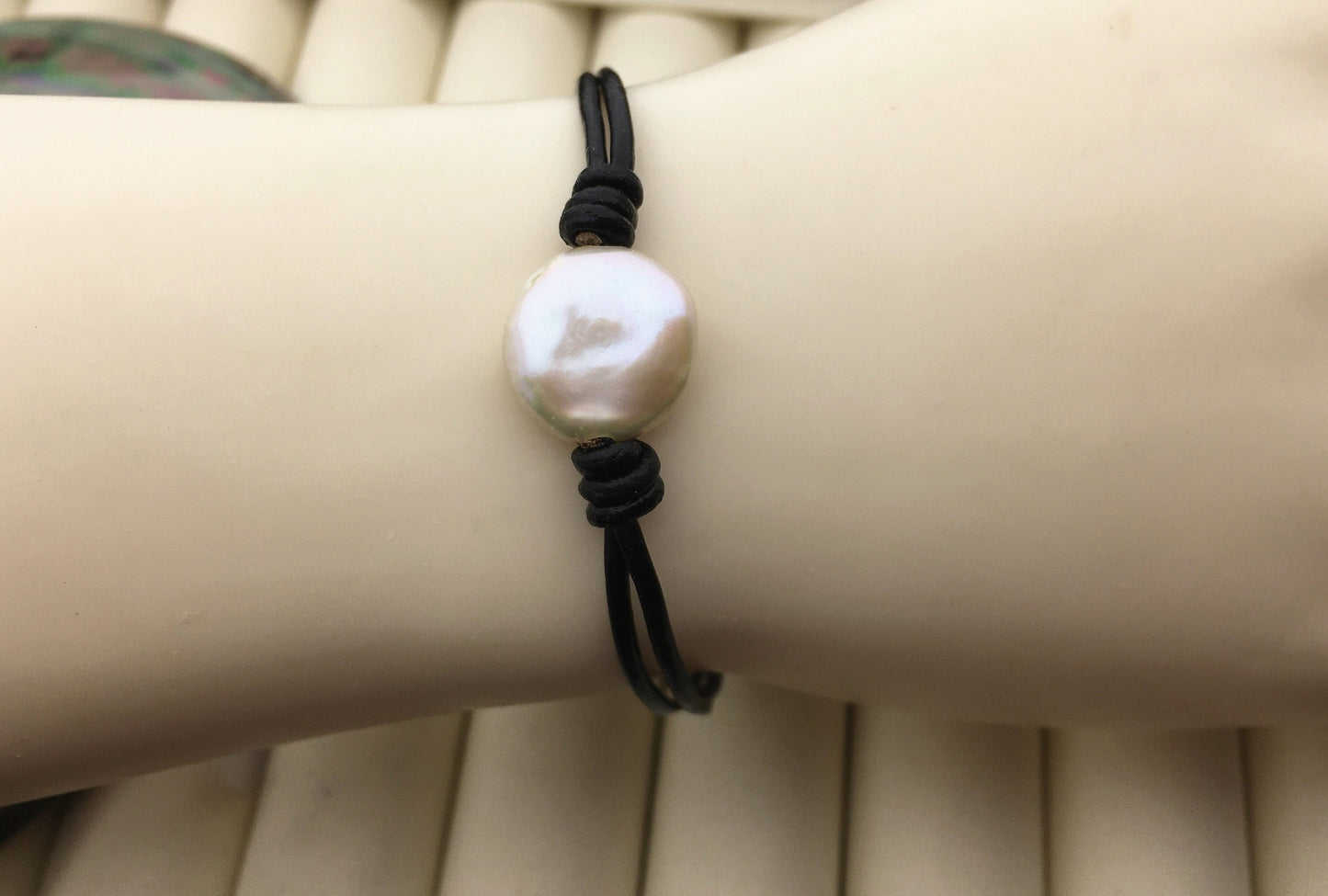 Single White Big Coin Pearl fashion jewelry,pearl Leather Pearls Bracelet - plait leather bracelet - Genuine freshwater pearl - Le7-194