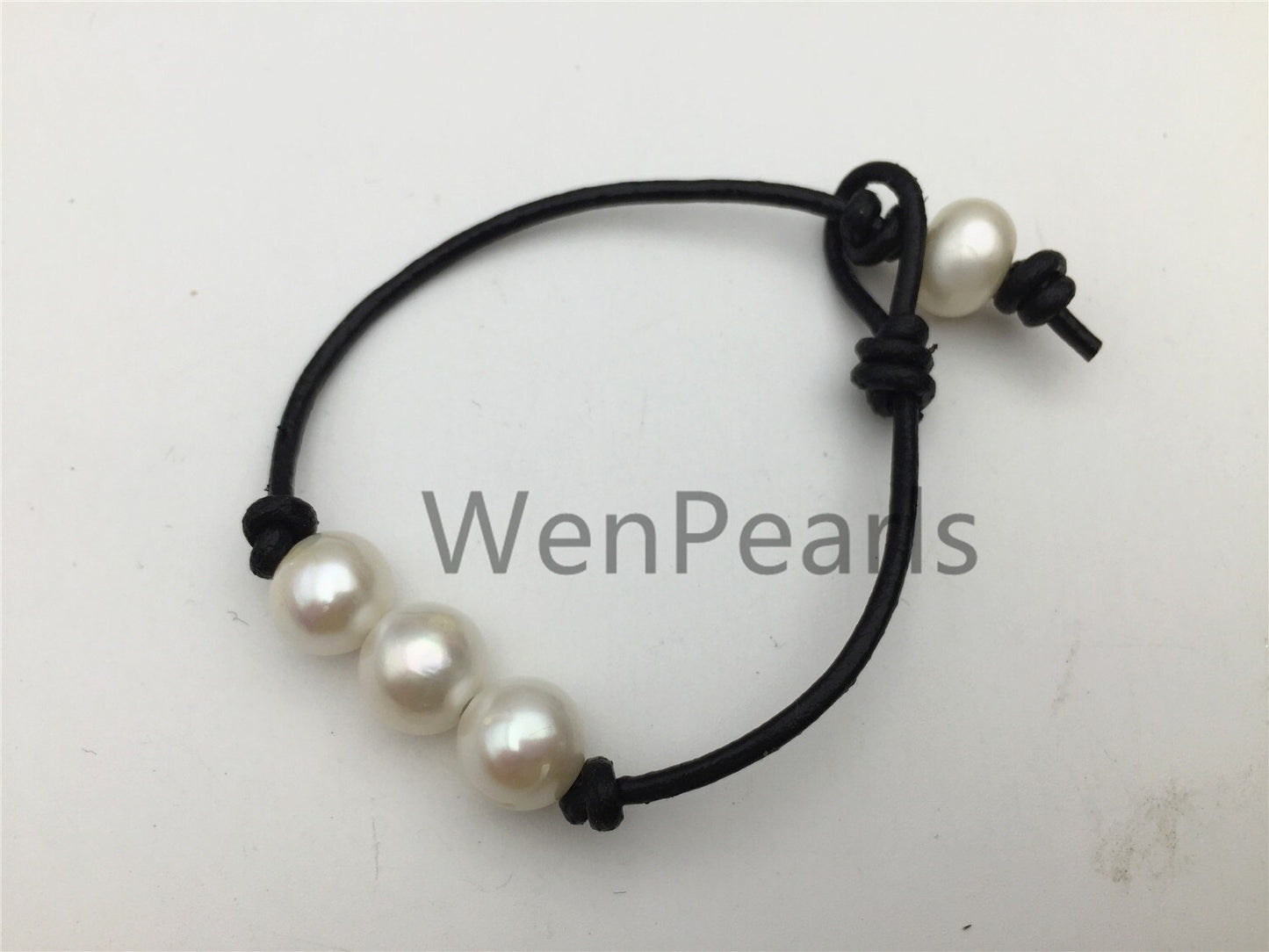 Three pearl Leather Pearls Bracelet - 10mm near round pearl - Genuine freshwater pearl - Real leather - Le7-083