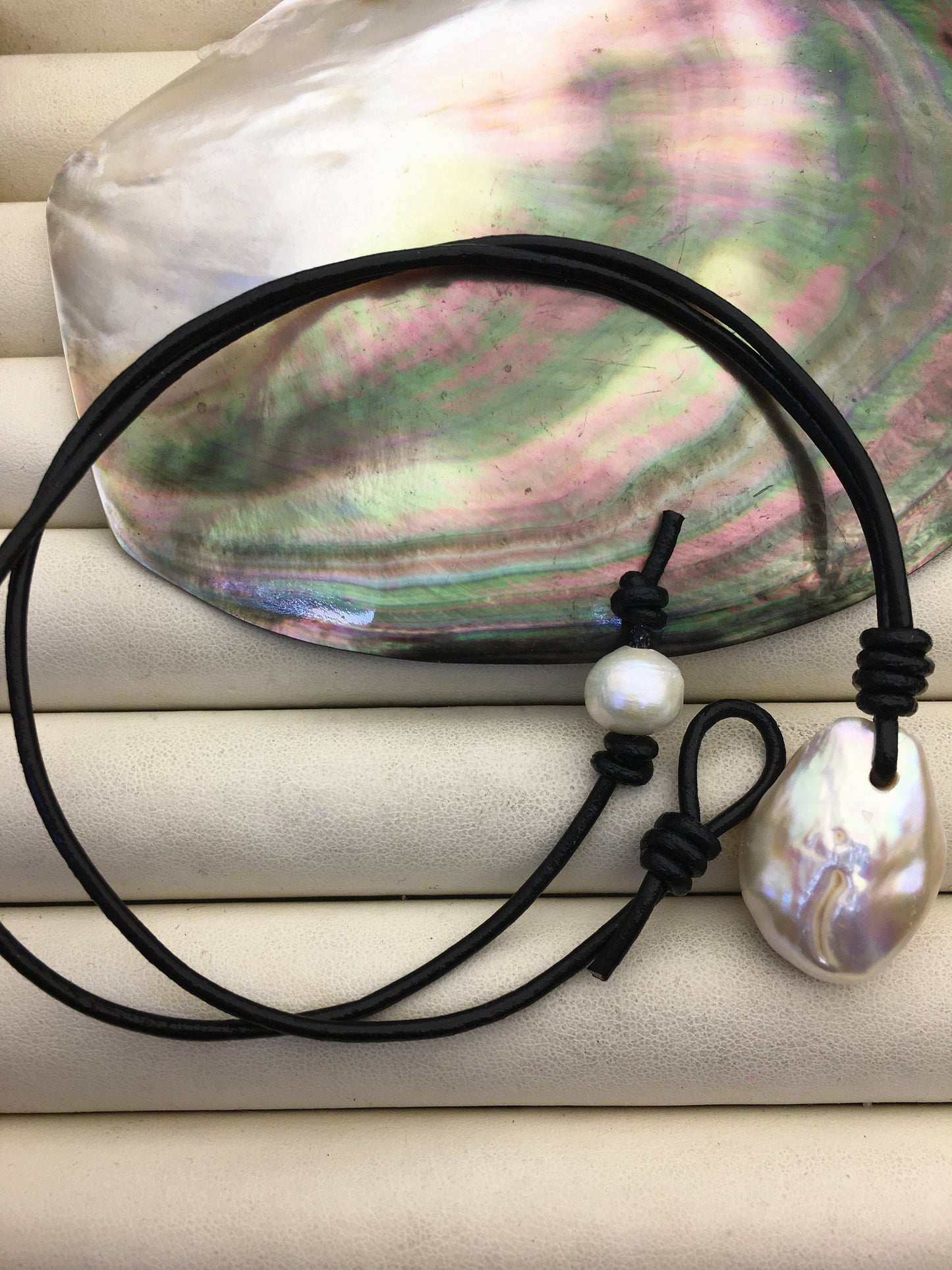 Very Big White Baroque Pearl Necklace,Rare pearl and leather jewelry,leather necklace,Le1-022