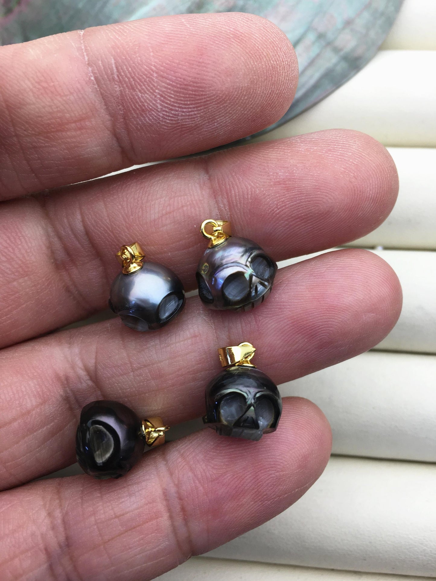 1pc 10-12mm Natural Color HandMade Carved Skull Tahitian Sea Pearl Beads For necklace pendant earrings,NC1-T2