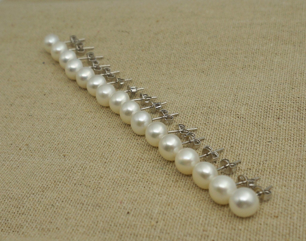 SET of 4 white pearl stud earrings,button round earrings,set of 4 pairs earrings,wedding earrings,bridesmaid gift,bridesmaid ,SE1-008
