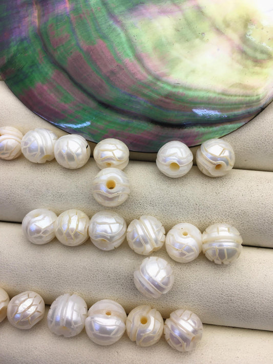 1pc AAA 9-10mm white near round Carved Freshwater Pearl - through hole - CAC-T6