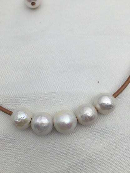 Five Round pearl leather necklace,Leather Pearl Necklace, Pearl Leather Necklace,Light Brwon Leather Pearl necklace,Le1-027