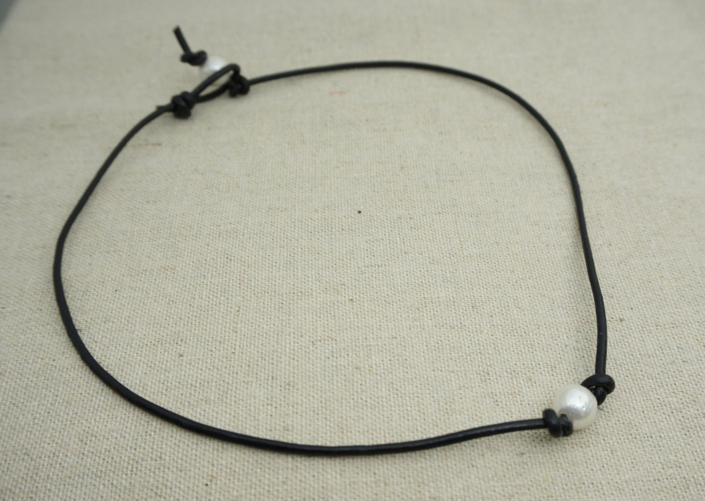 Leather Pearl Choker,High Luster pearl, Pearl Leather Necklace, White Freshwater pearl, Black Leather Pearl necklace,LIGHT BROWN,Le1-036