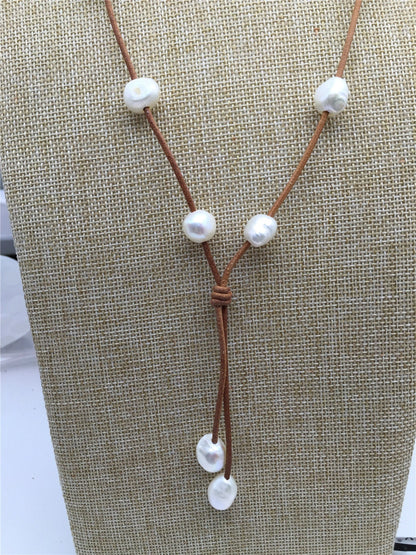Freshwater Pearl and Leather Lariat Necklace, Light Brwon Leather Pearl necklace, Leather baroque pearl necklace,Le1-034