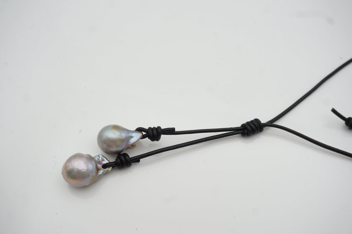 2 big Gray flameball pearl leather drop necklace,Pearl and Leather Lariat Necklace,Leather Pearl necklace,Le4-058