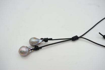 2 big Gray flameball pearl leather drop necklace,Pearl and Leather Lariat Necklace,Leather Pearl necklace,Le4-058