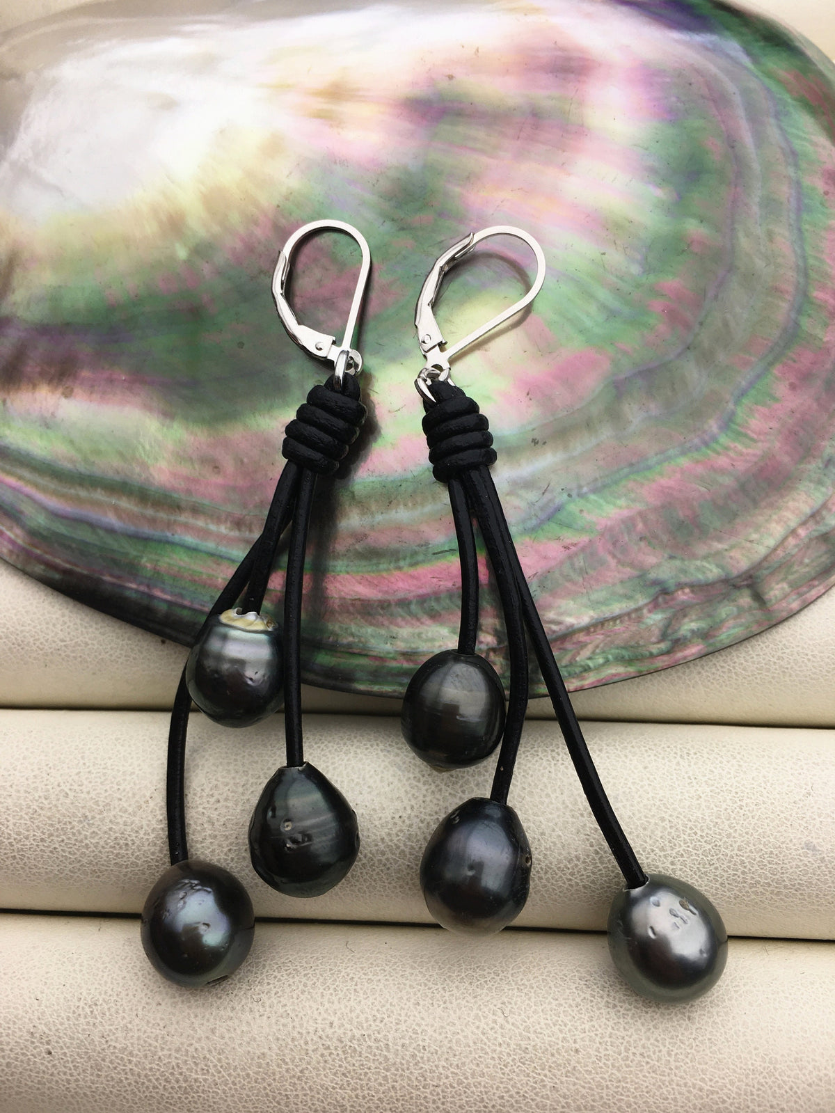 HandMade Real Tahitian Sea Pearl and Leather dangle Earrings- Real leather - Select Leather Color - Le51-005