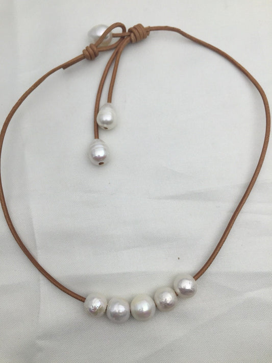 Five Round pearl leather necklace,Leather Pearl Necklace, Pearl Leather Necklace,Light Brwon Leather Pearl necklace,Le1-027