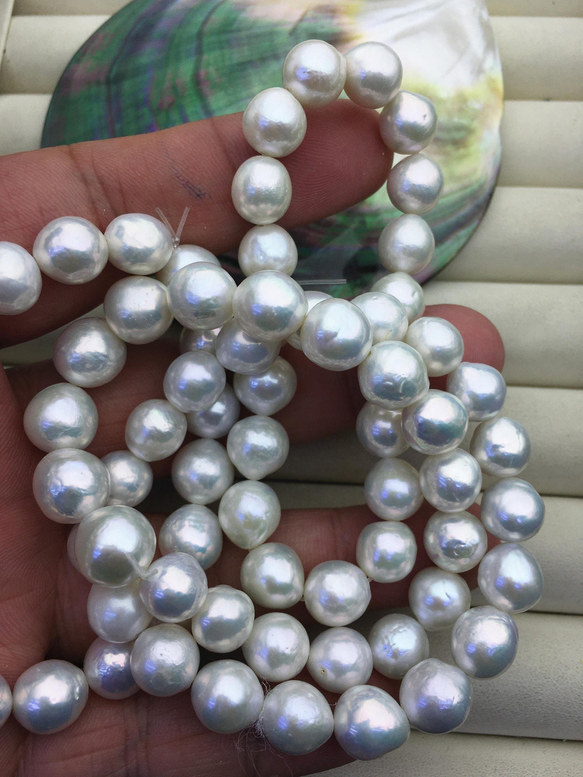 7'' AA+ 9-11mm white baroque near round Freshwater pearl Elastic string Bracelet,B8-T7