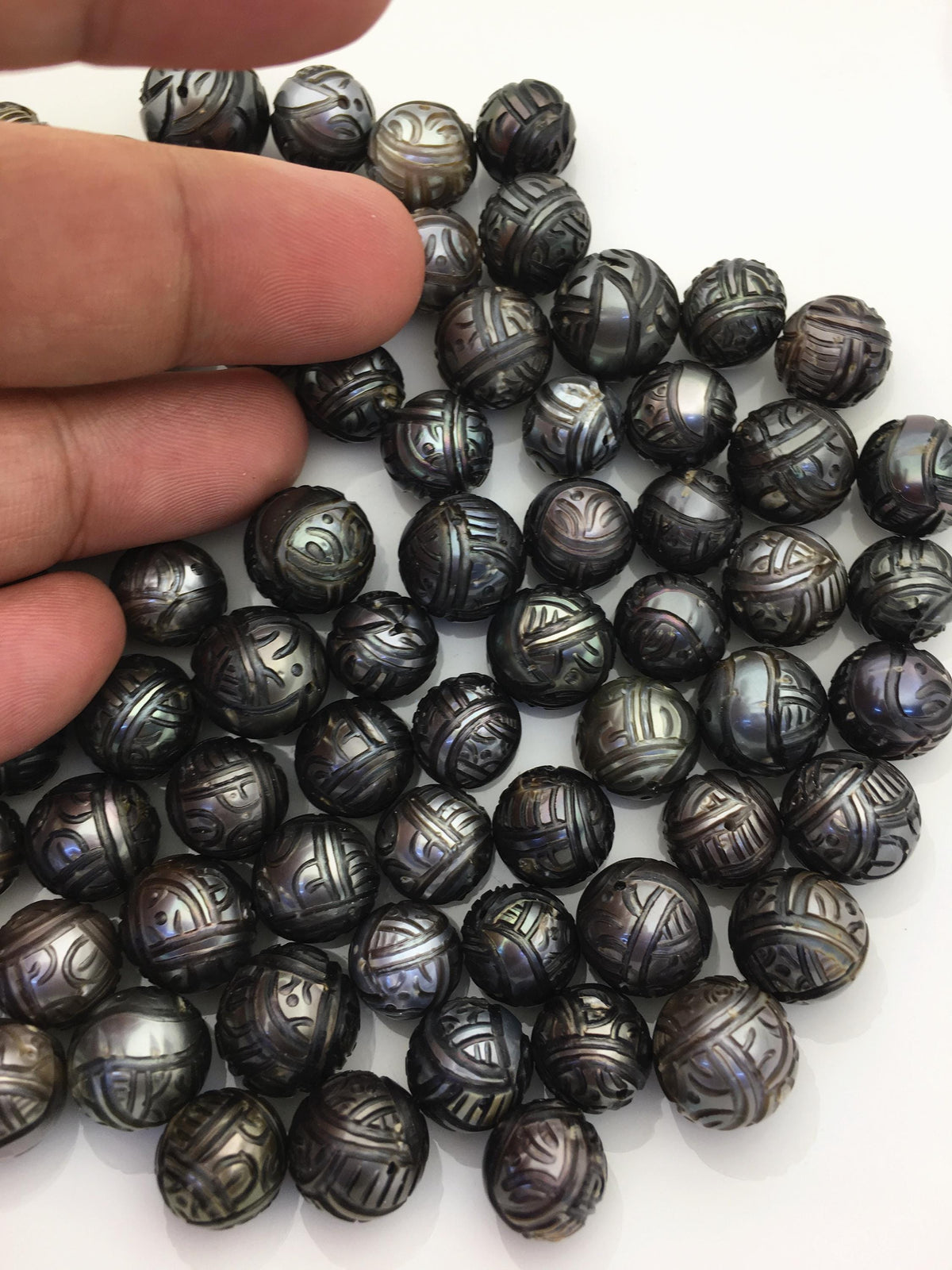 1pc AA 10-14mm Green Black Near Round Carved Tahitian Pearl - Hand Cared - Tattoo Tahitian Pearls, carved pearls, through hole,CAC-FLW-9-3