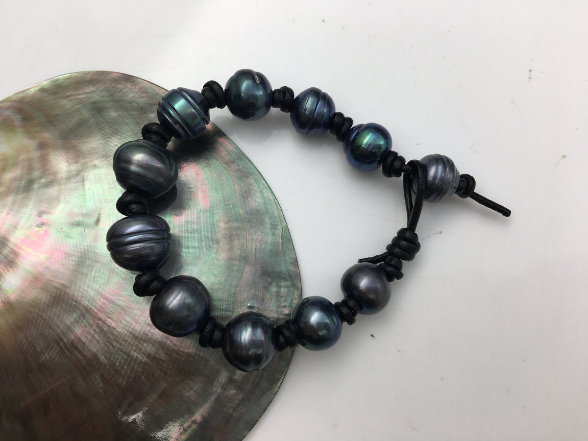 Metallic Blue Button pearl bracelet,Leather Pearls Bracelet, Handmade Cuff,Black Pearls on Brown Leather,Black leather bracelet,Le7-098
