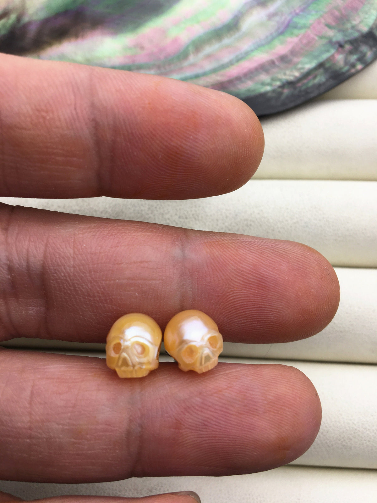 AAA 8mm/10mm white/pink/purple/black/gray HandMade Carved Skull Freshwater Pearl Stud Earrings,Stud Earrings for Women Girls,SE3-016