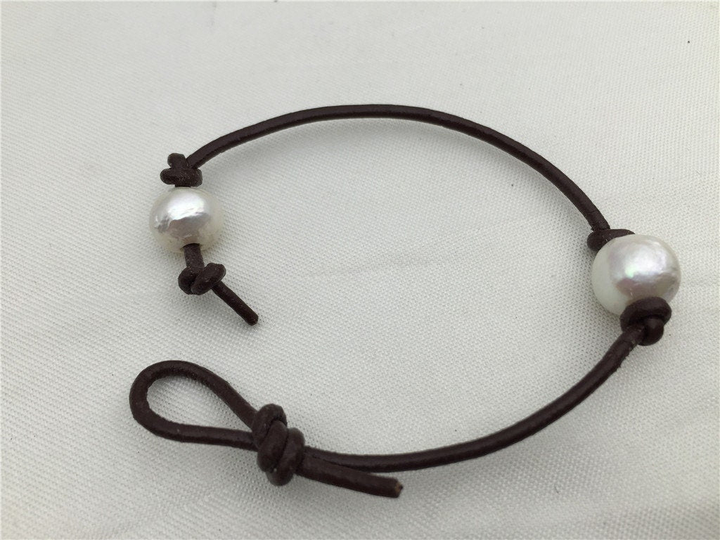 Leather Pearl bracelet,High Luster pearl, Pearl Leather bracelet, White Freshwater pearl, Black Leather Pearl bracelet, BROWN,Le7-053