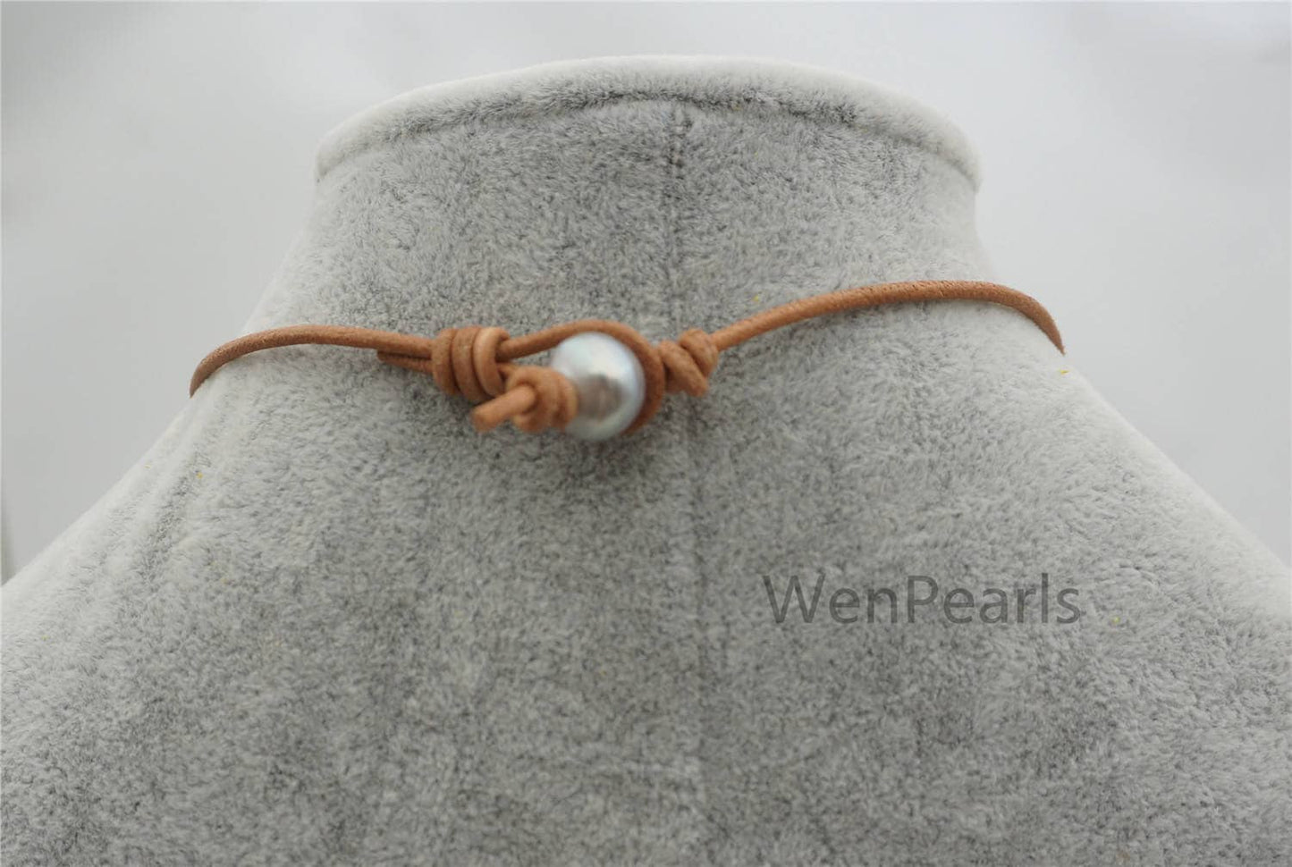 Three Gray pearl choker necklace, Leather Pearl Choker, Pearl Leather Necklace,Black Leather Pearl necklace,Le4-088