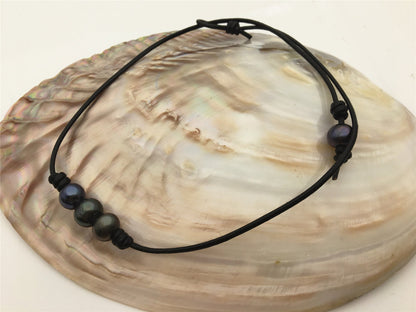 Three 10mm black pearl Leather Pearls choker Necklalce - near round pearl - Genuine freshwater pearl - Brown Tan Real leather - Le5-039