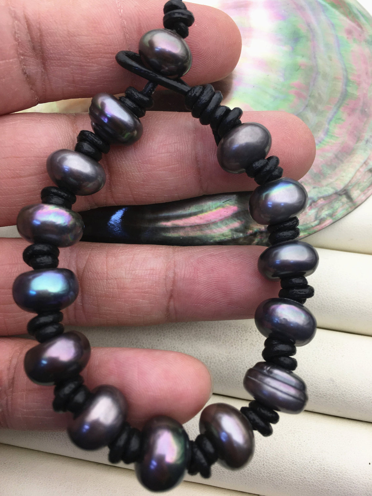 Big Deep Blue Button Round Pearls leather bracelet,Select Length,Select leather color,Handmade Cuff,Le7-140